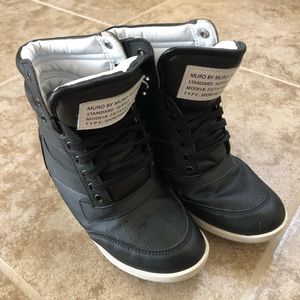 Black Inner Heeled Sneaker Boots Size 6